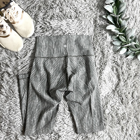 lululemon athletica Pants - Lululemon Wunder Under Crop (High-Rise) 21"
Arrow Jacquard Dark Olive Green 6